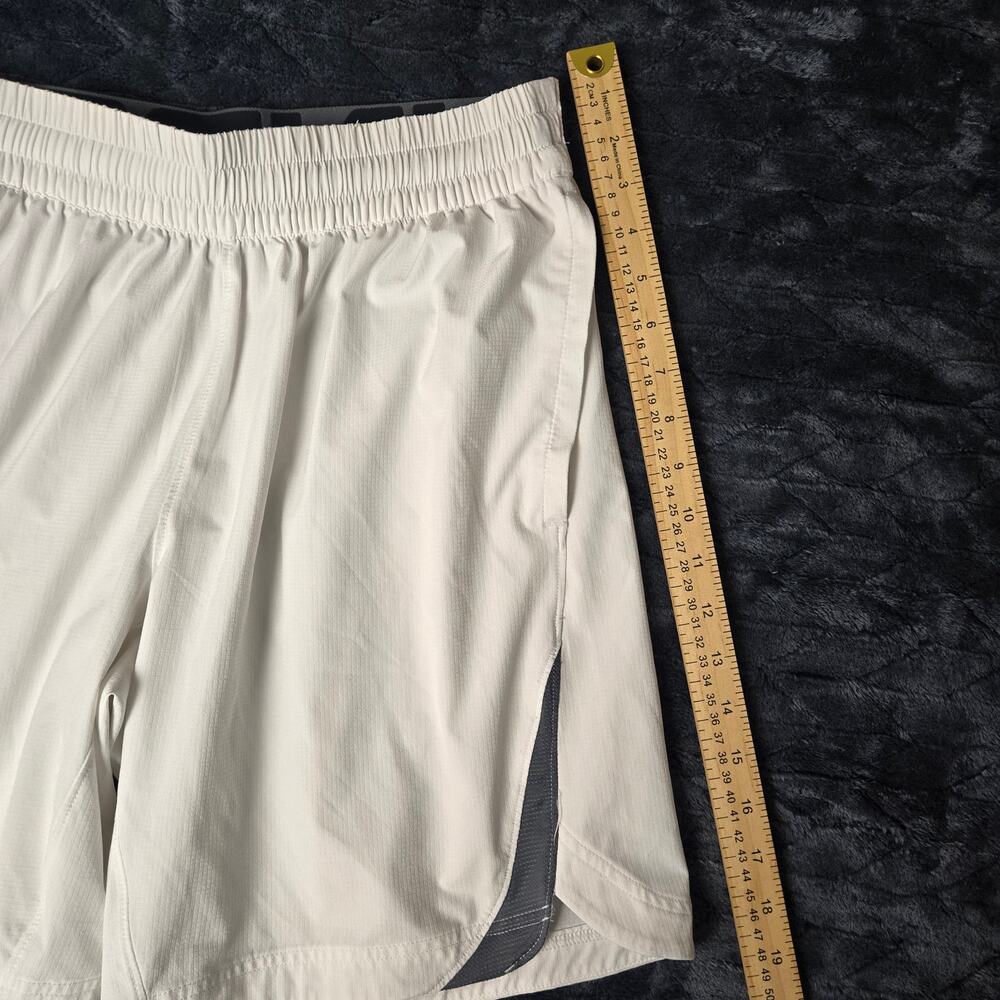 Under Armour Women’s Light Grey Athletic Shorts with Black Trim Sz M - Picture 4 of 5